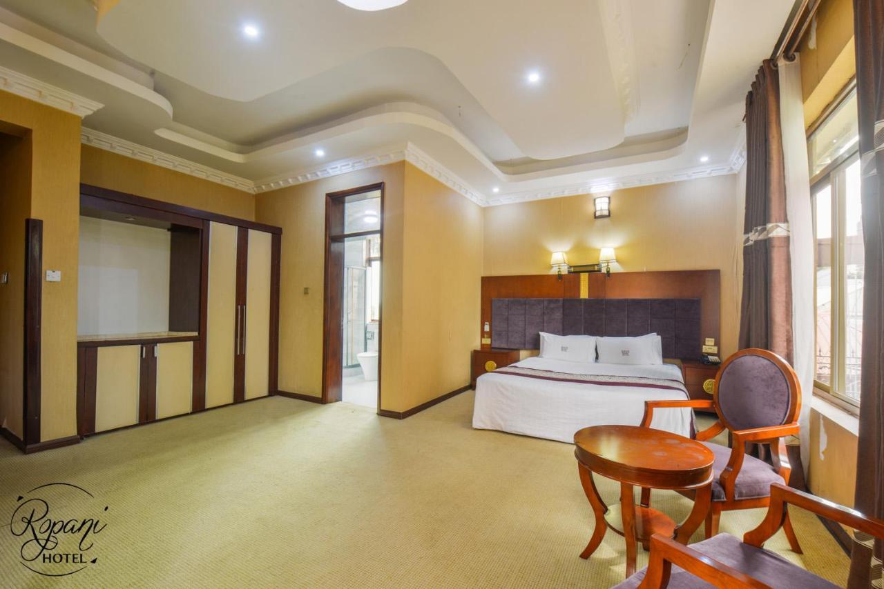 Ropani Hotel Kitende Exteriér fotografie