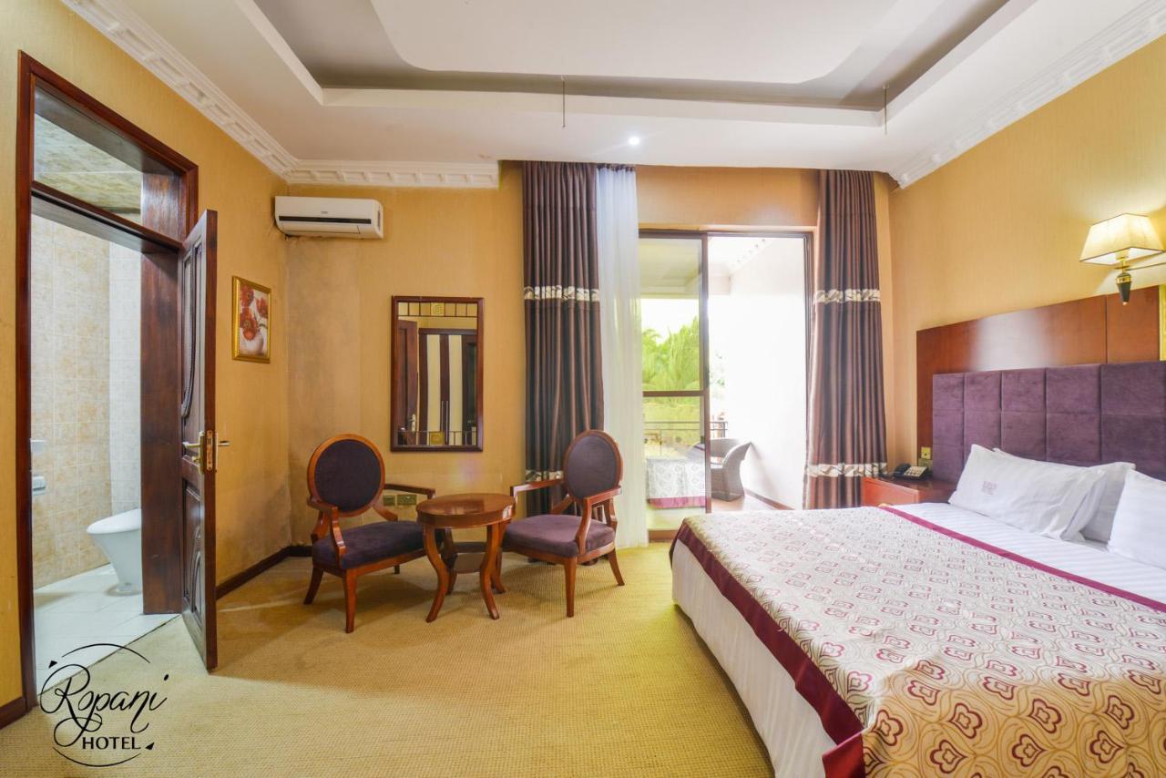 Ropani Hotel Kitende Exteriér fotografie