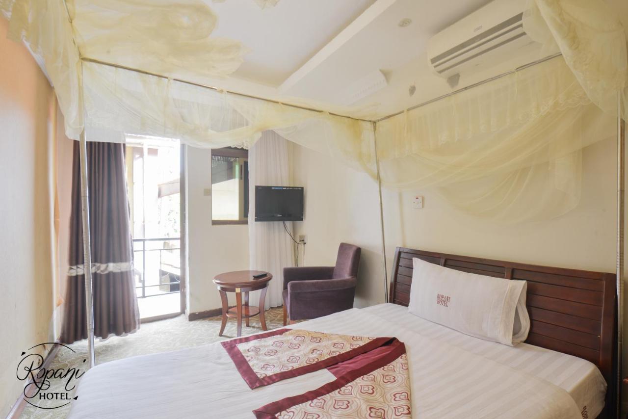Ropani Hotel Kitende Exteriér fotografie