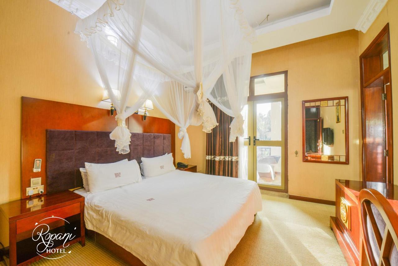 Ropani Hotel Kitende Exteriér fotografie