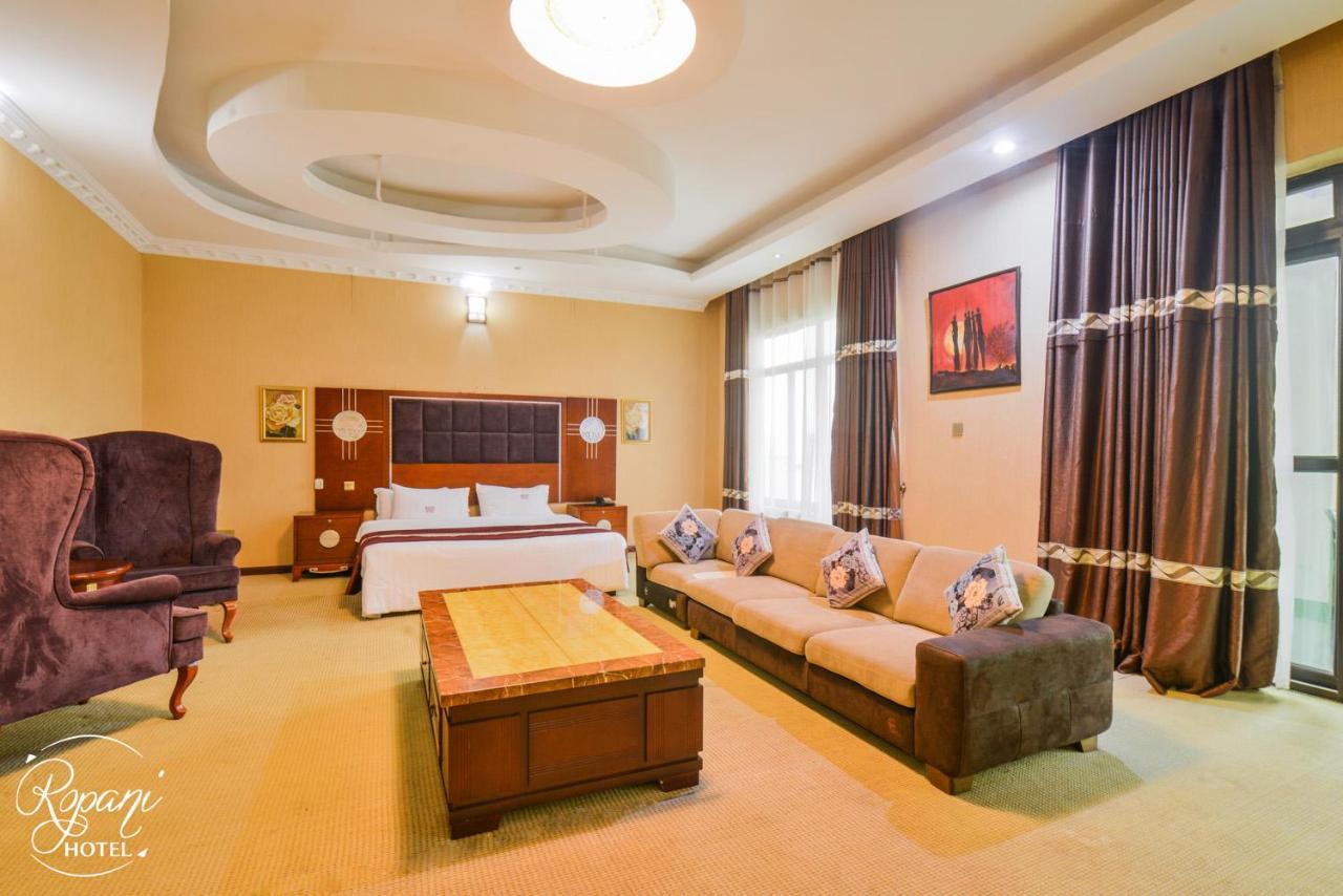 Ropani Hotel Kitende Exteriér fotografie