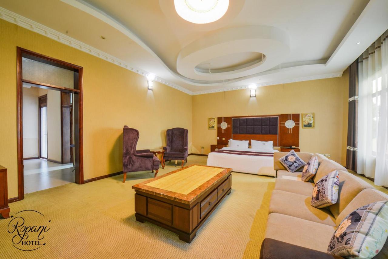 Ropani Hotel Kitende Exteriér fotografie