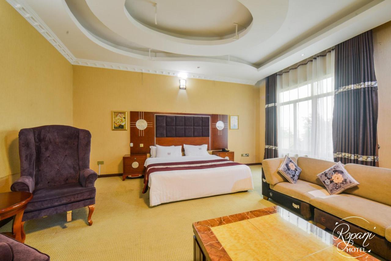 Ropani Hotel Kitende Exteriér fotografie