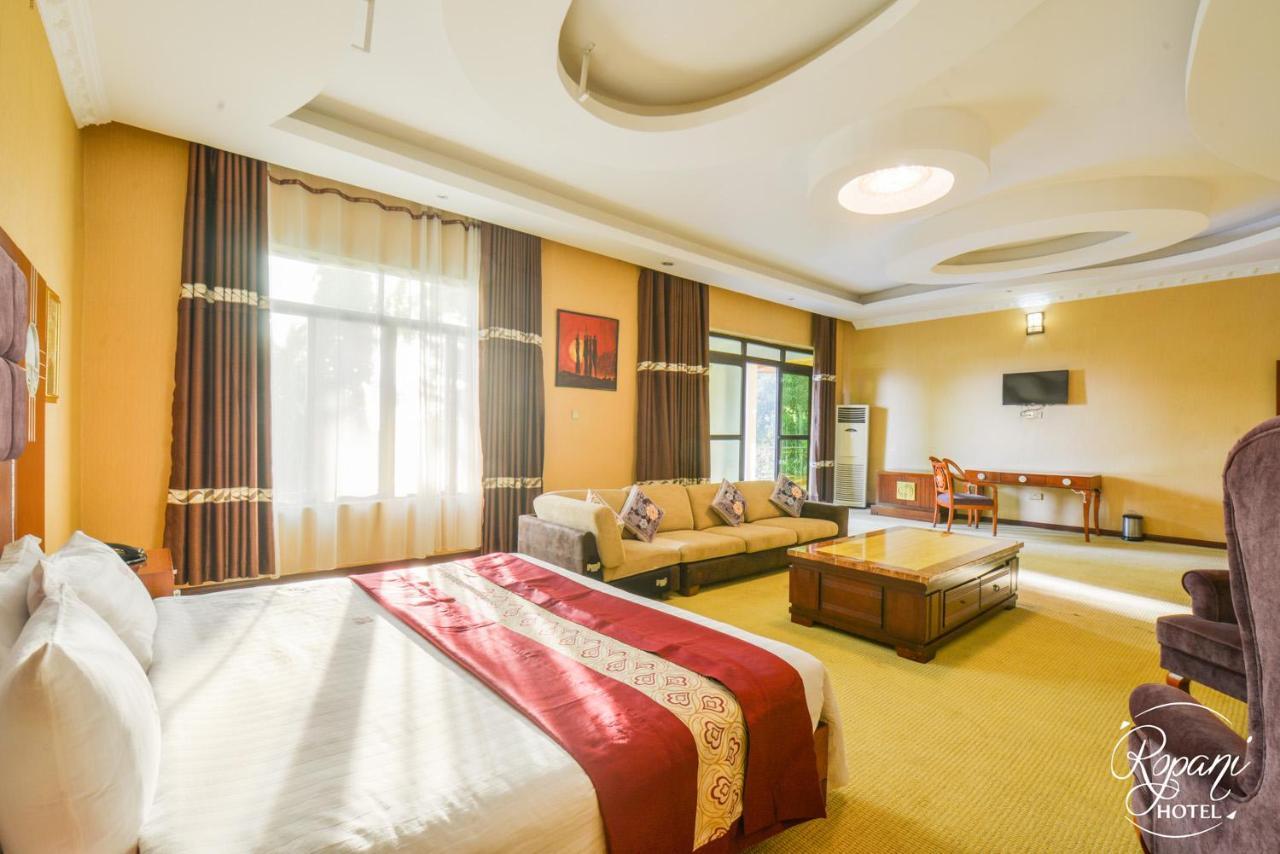 Ropani Hotel Kitende Exteriér fotografie