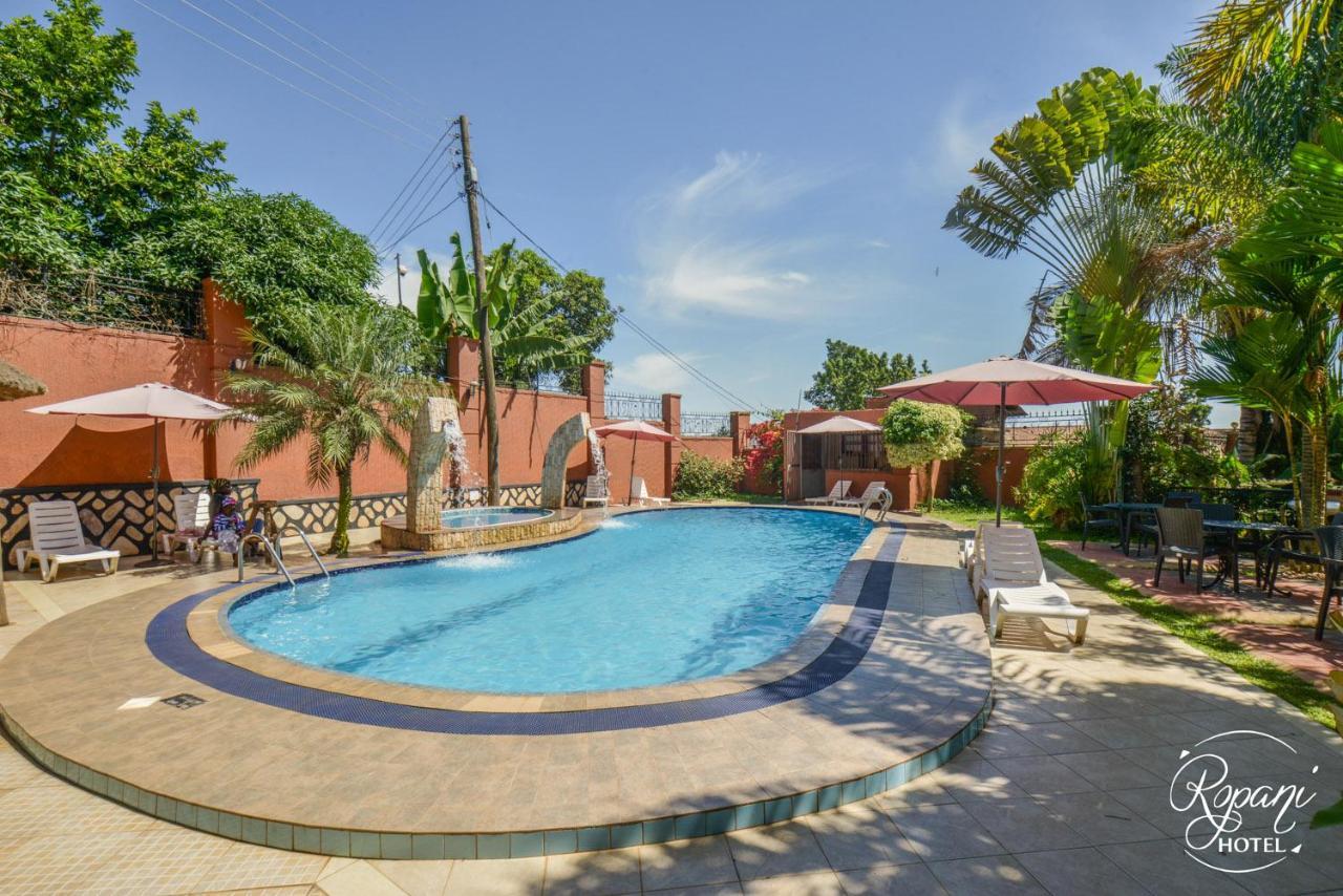 Ropani Hotel Kitende Exteriér fotografie
