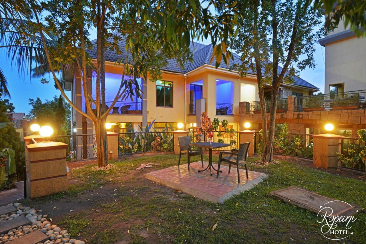 Ropani Hotel Kitende Exteriér fotografie