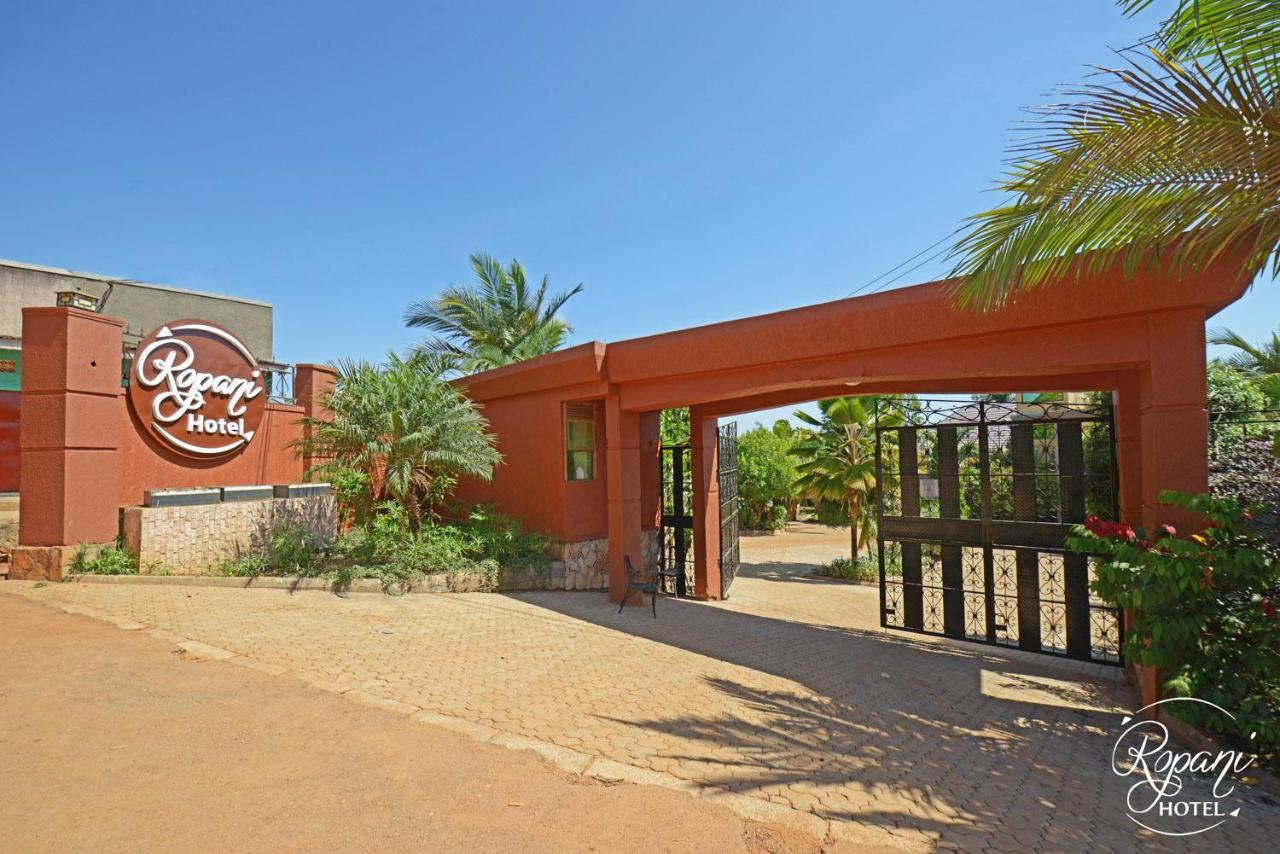 Ropani Hotel Kitende Exteriér fotografie
