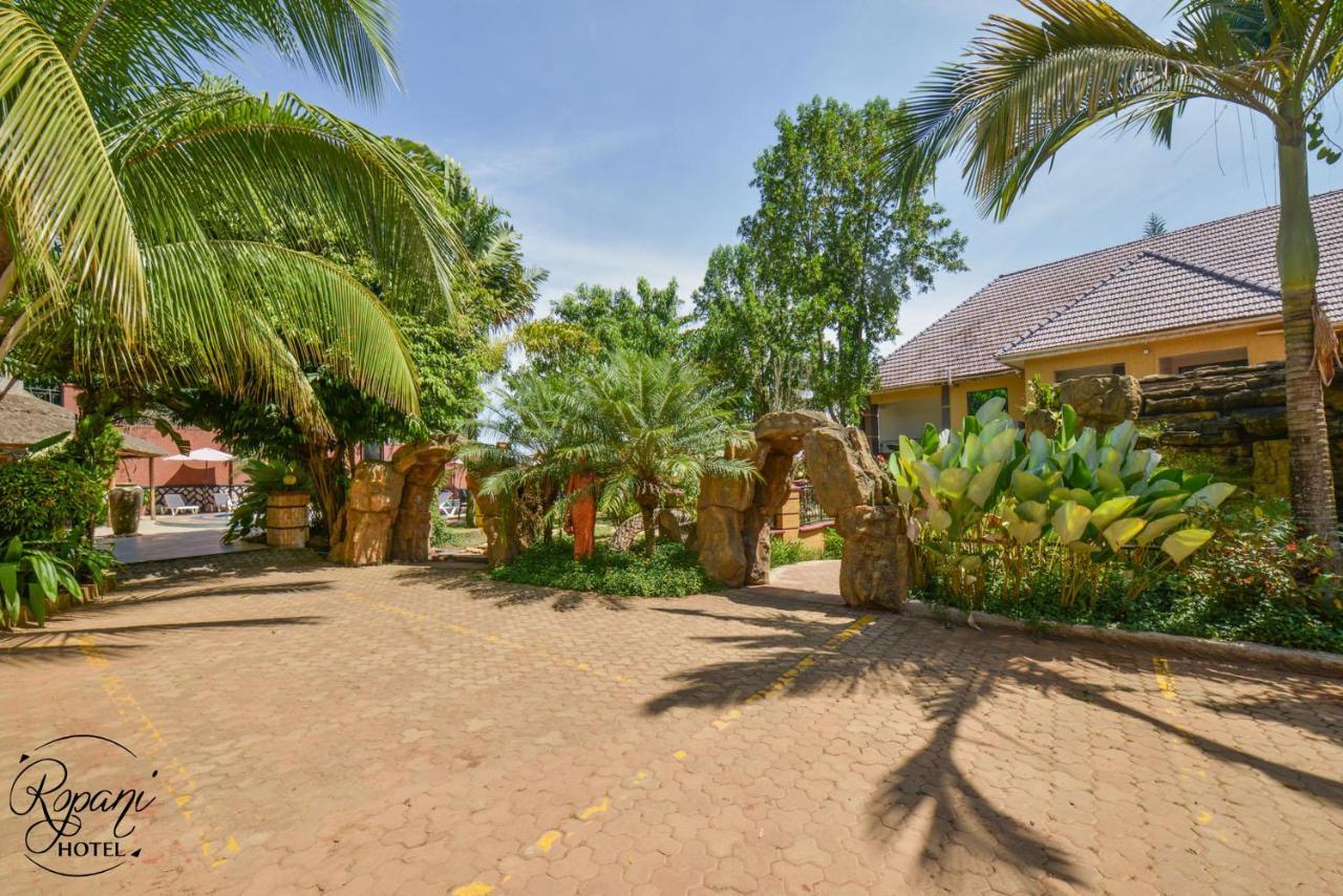 Ropani Hotel Kitende Exteriér fotografie